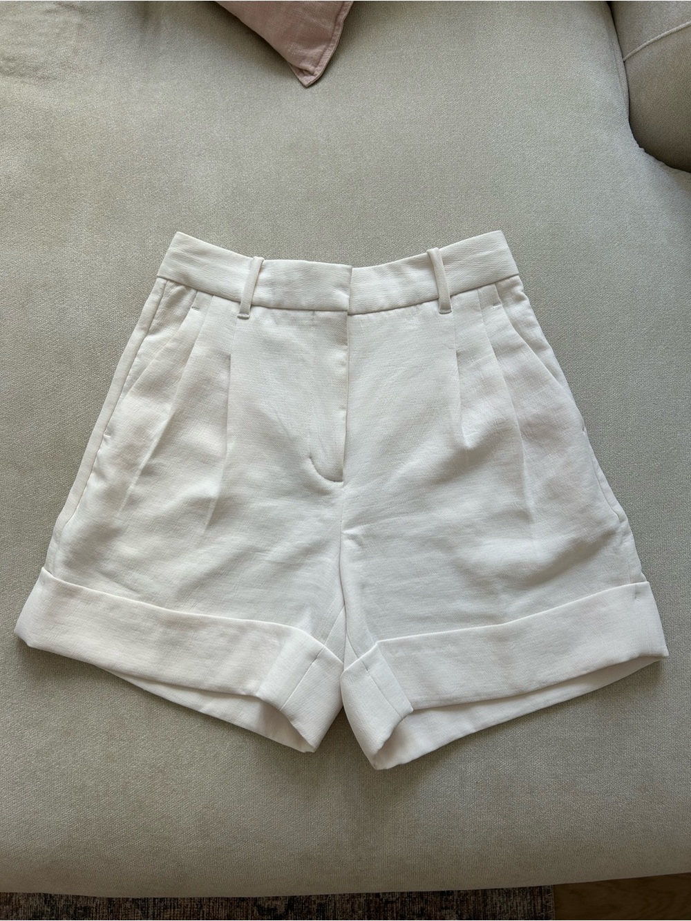 Aritzia White Pleated Cuff Tailored Shorts